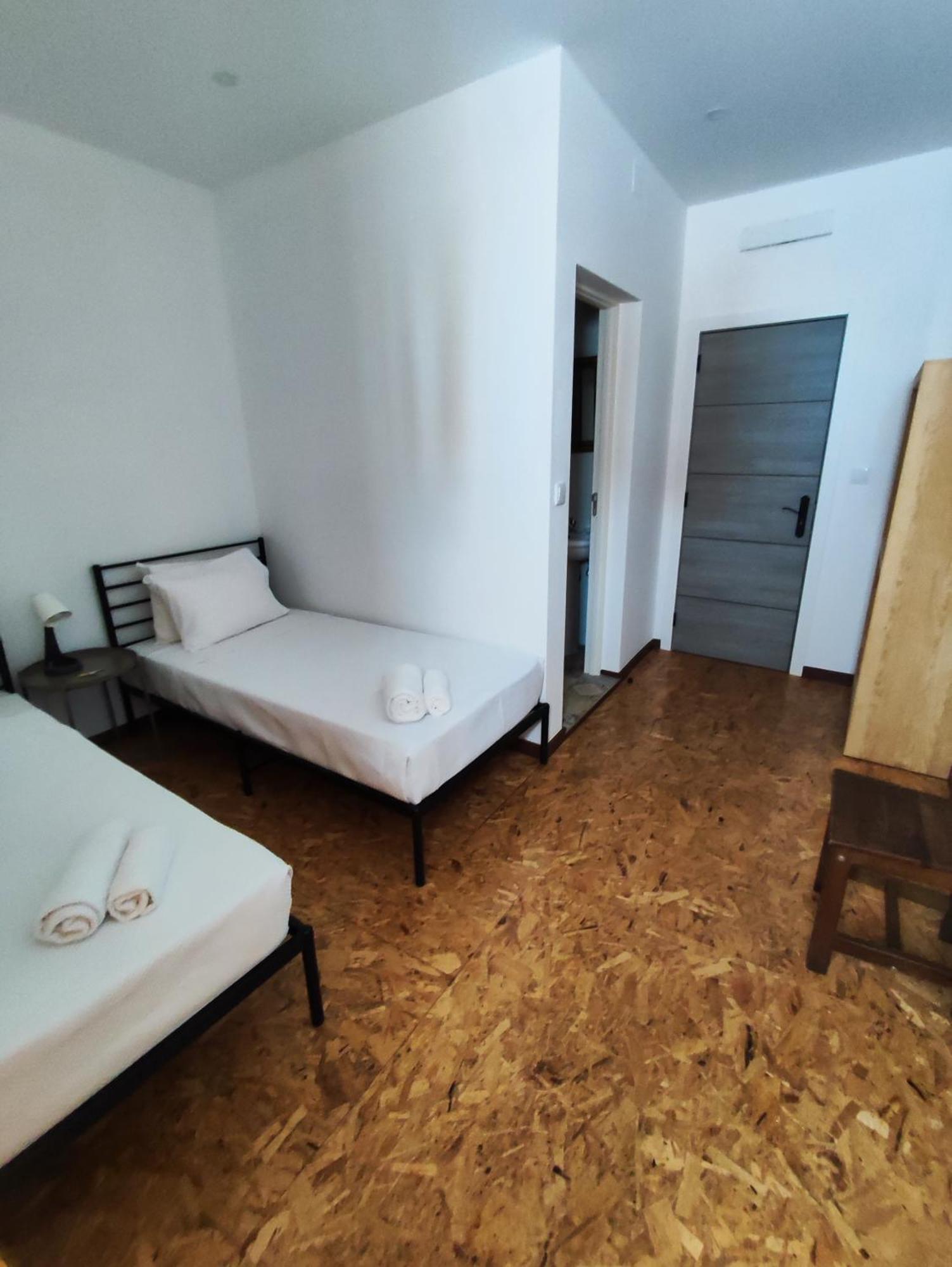 Guest House Rooms In Bairro Alto Лиссабон Номер фото