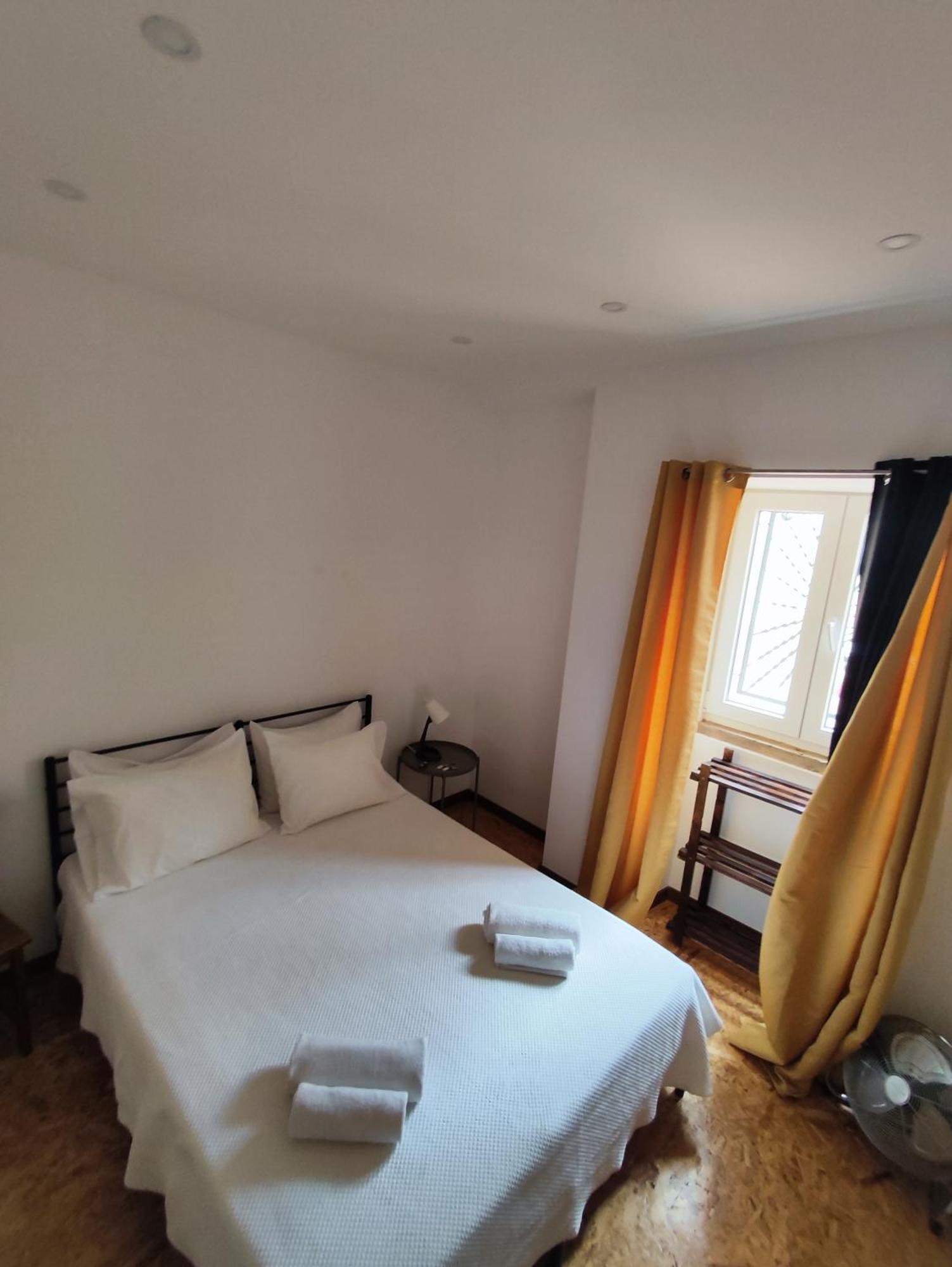 Guest House Rooms In Bairro Alto Лиссабон Номер фото