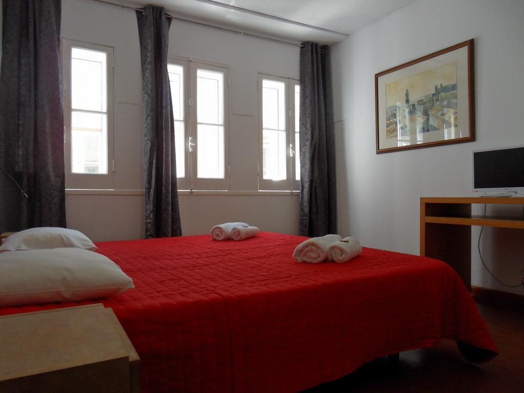 Guest House Rooms In Bairro Alto Лиссабон Номер фото